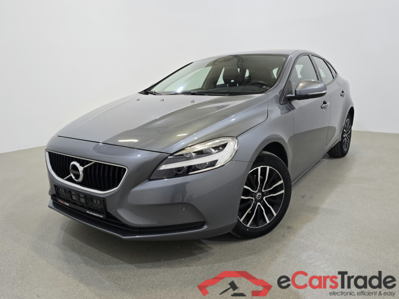 Volvo V40 2.0 D2 Black Edition LED Navi Leather KeylessGo Camera Klima PDC ...