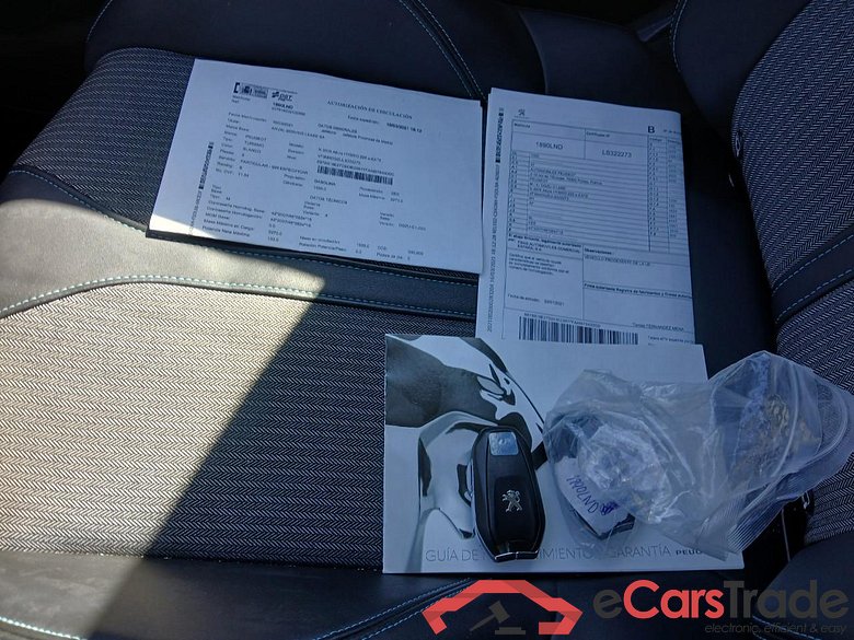 Peugeot 225 e-EAT8 Allure 3008 Hybrid 225 Allure 1.6 Plug-In 225CV AT8 E6d #5