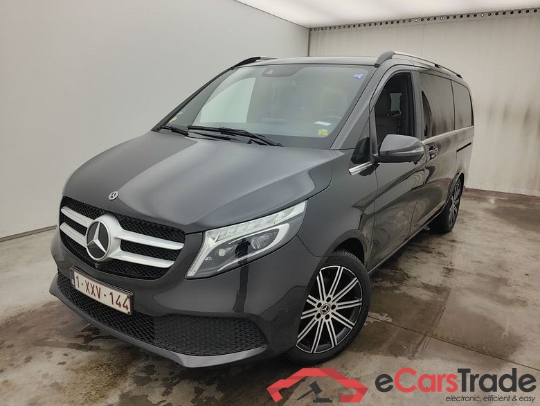 Mercedes-Benz V-Klasse V 300 d L2 9G-TRONIC Avantgarde 5d 7pl #1