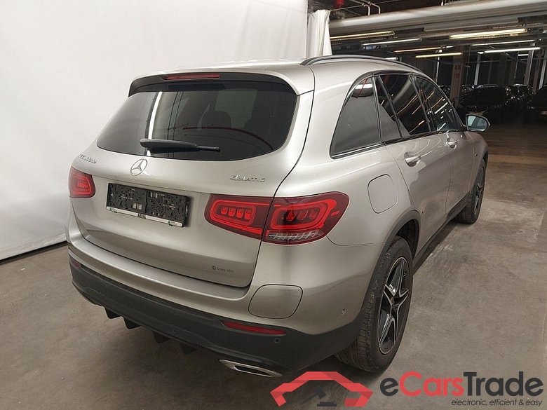 Mercedes-Benz GLC GLC 300 de 4MATIC 5d #2