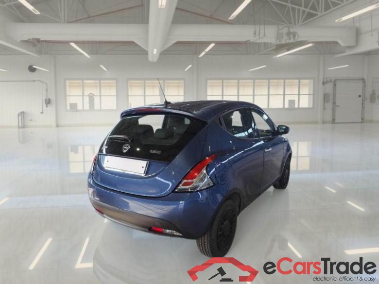 LANCIA YPSILON ECOCHIC / 2021 / 5P / BERLINA 1.0 FIREFLY 70CV SeS HYBRID SILVER #2