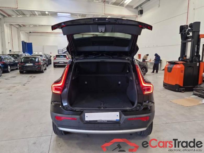 VOLVO XC40 / 2021 / 5P / SUV B3 AUTOMATICO ESSENTIAL #5