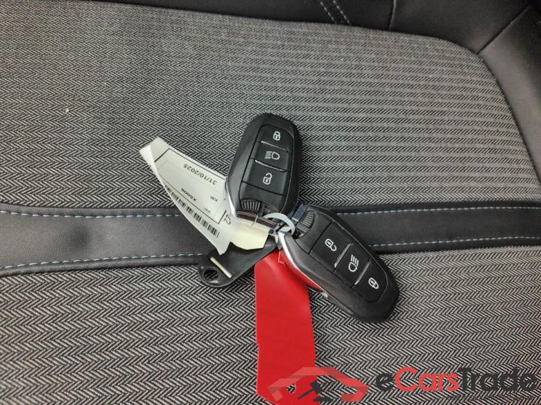 PEUGEOT 3008 DIESEL - 2021 1.5 BlueHDi Allure Pack (EU6.4) 5d #4