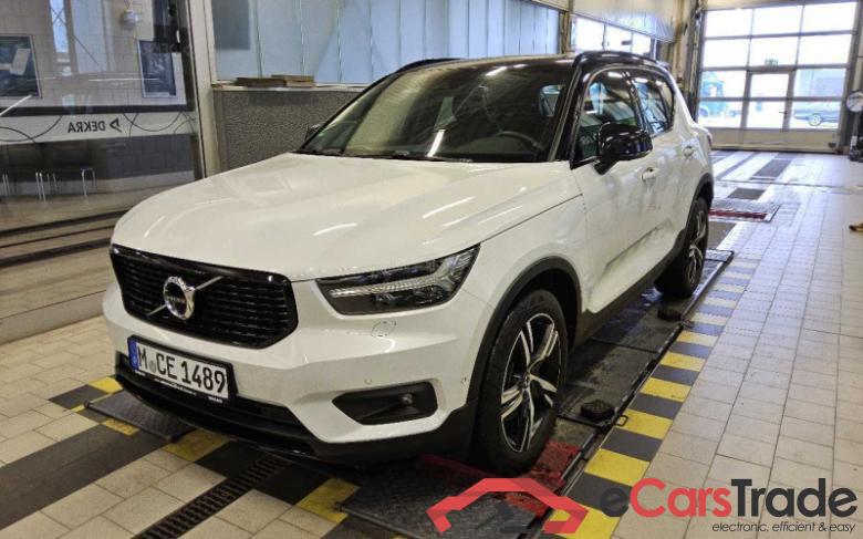Volvo XC40 (2017->) DE - SUV5 B4 2WD EU6d, R-Design (EURO 6d), 2020 - 2022 #1