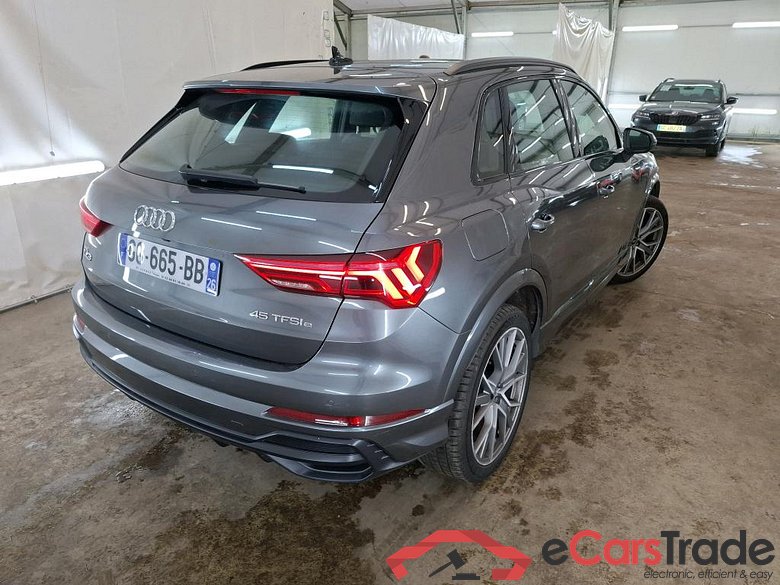 AUDI Q3 / 2018 / 5P / SUV 45 TFSI E 245 S TRONIC S LINE #3