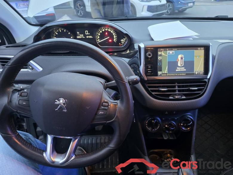 PEUGEOT 208 1.2i PureTech Style #6