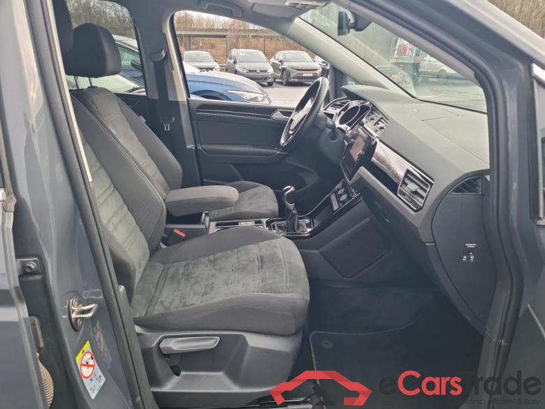 VOLKSWAGEN - VW  TOURAN TDi 122PK Highline Pack Business & Nav Discover Media & Towing Hook & Park Distance Control & Rear Camera #3