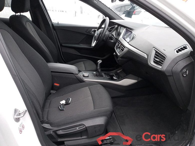 BMW Serie 1 / 2019 / 5P / berlina con portón 118i #6