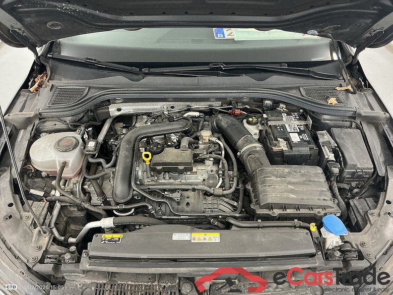 VOLKSWAGEN GOLF VIII 1.0 E-TSI 81KW ACTIVE DSG #6