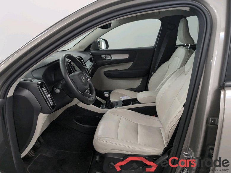 VOLVO XC40 1.5 T2 MOMENTUM PRO #5