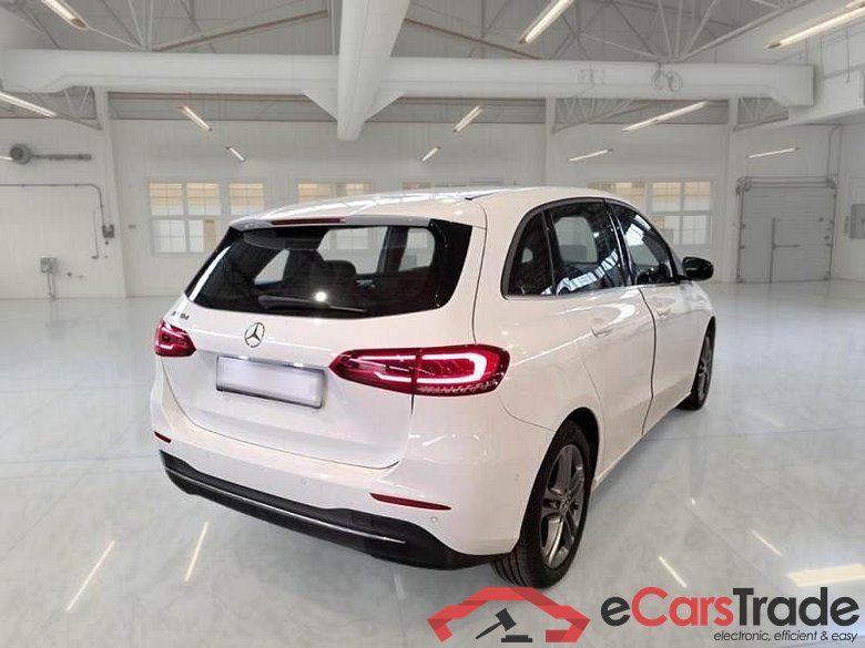 MERCEDES-BENZ CLASSE B / 2018 / 5P / MONOVOLUME B 180 D AUTOMATIC BUSINESS EXTRA #2