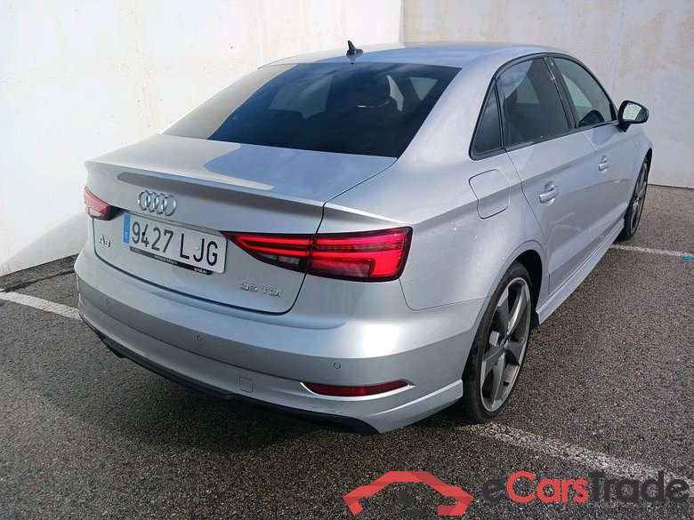 AUDI A3 / 2016 / 4P / sedán Sedan Black line 35 TDI 110kW S tronic #2