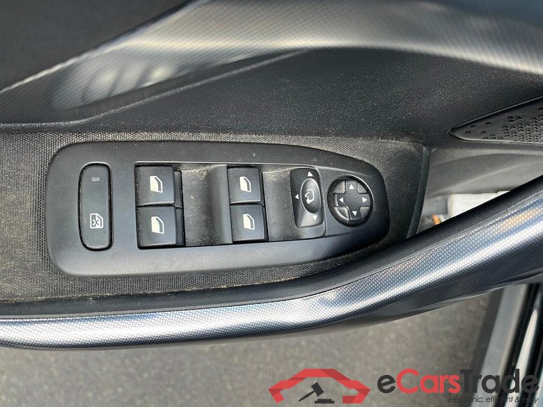 PEUGEOT 2008 1.2 PureTech Allure S&S #6