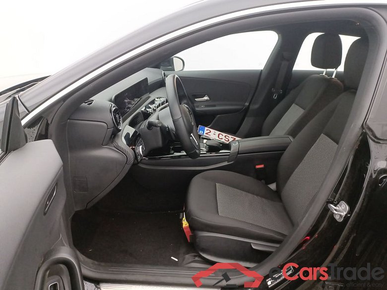 Mercedes-Benz CLA Shooting Brake CLA 180 d Business Line 5d #3