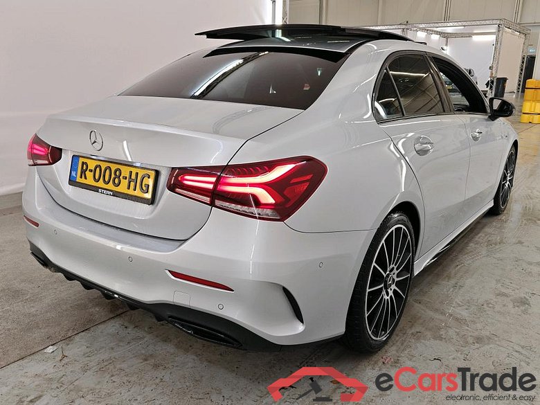 Mercedes-Benz A-Klasse Limousine A 200 7G-DCT Business Solution AMG 4d + Pano #2