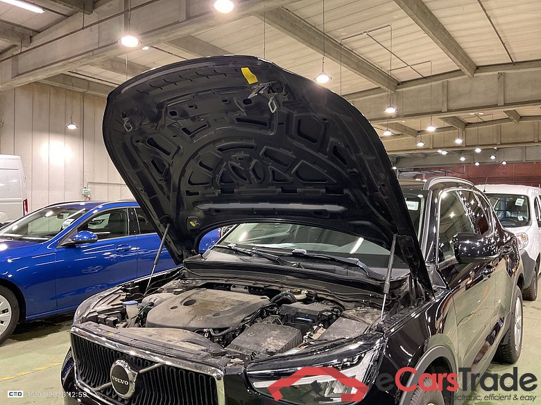 VOLVO XC40 2.0 B3 MHEV ESSENTIAL DCT #6