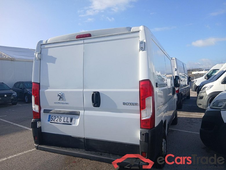 PEUGEOT Boxer / 2014 / 4P / furgón 330 L1 H1 BHDI 103kW (140CV) S&S 6 V M (CX) #2