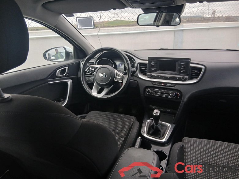 KIA Ceed / 2018 / 5P / berlina con portón 1.0 T-GDi 88kW (120CV) Concept #3