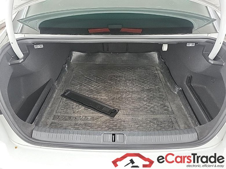 VOLKSWAGEN PASSAT 1.5 TSI 7-DSG R-Line Business+ 4D 110kW #5