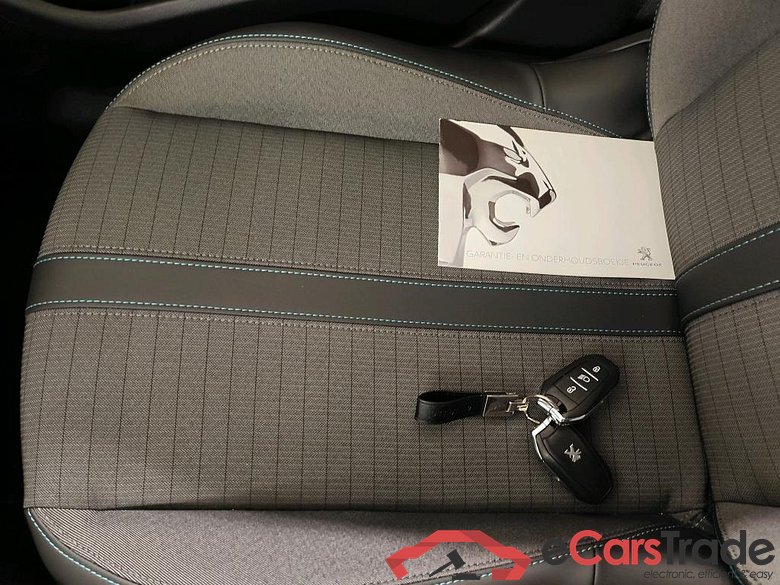 Peugeot 208 Blue Lease Allure 1.2 PureTech 100 EAT8 5d #4