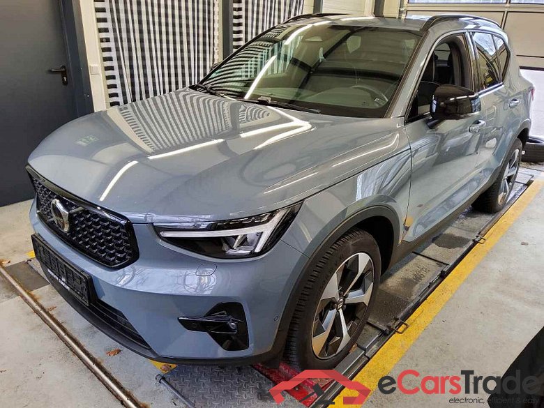 Volvo XC40 (2017->) DE - SUV5 B4 2WD EU6d, Ultimate Dark (EURO 6d), (Facelift) 2022 - 2023