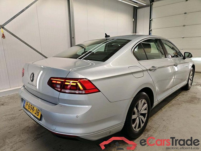 VOLKSWAGEN PASSAT 1.5 TSI Business #2