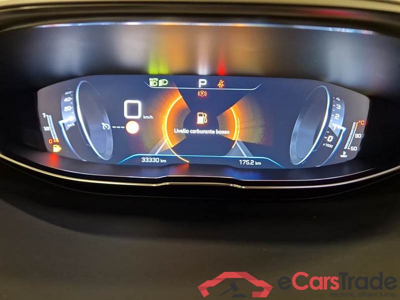 PEUGEOT 3008 / 2016 / 5P / SUV PURETECH TURBO 130 EAT8 SeS ALLURE #3