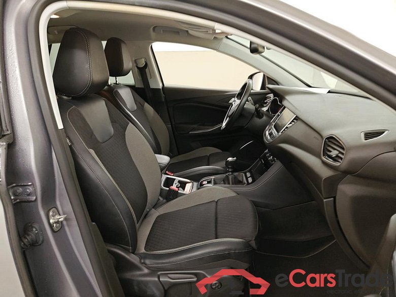 Opel Grandland X 1.2 Turbo S&S 96kW Bus. Executive 5d #3