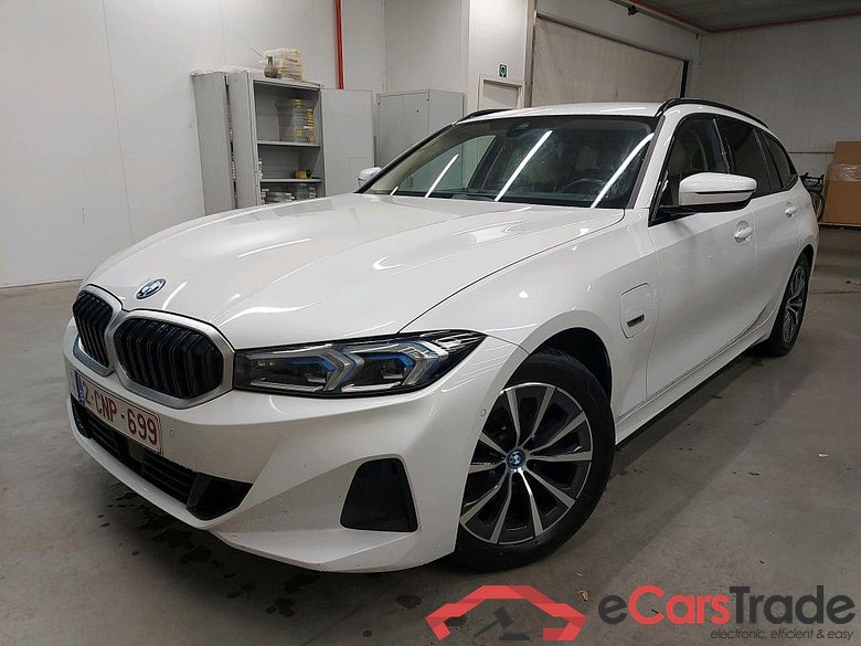 BMW - BMW 3 TOURING 320e 204PK Pack Innovation With Driving Assistant Pack & Sport Seats & Active Cruise Control & Parking Assistant Pack * HYBRID *