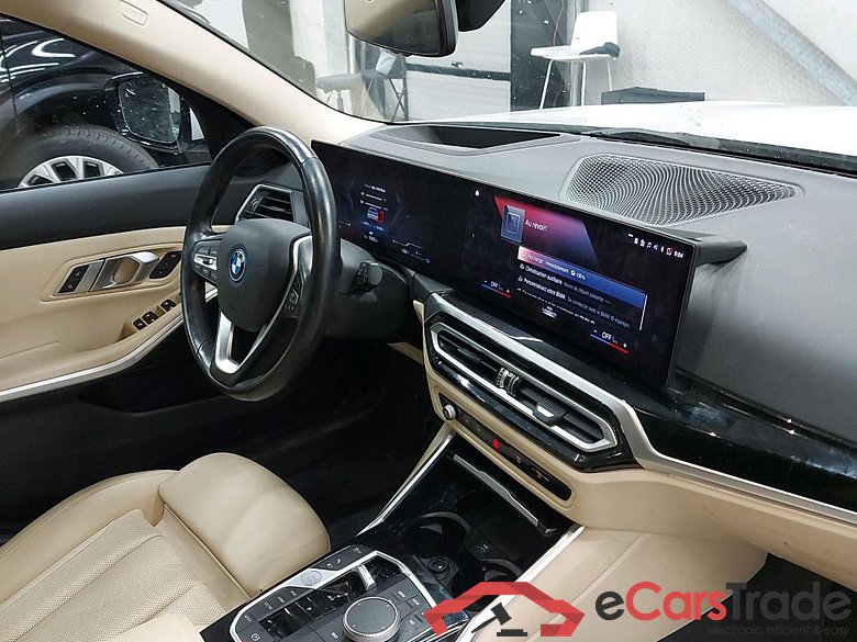 BMW - BMW 3 TOURING 320e 204PK Pack Innovation With Driving Assistant Pack & Sport Seats & Active Cruise Control & Parking Assistant Pack * HYBRID * #3