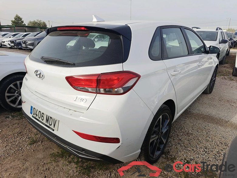 HYUNDAI i30 / 2020 / 5P / berlina con portón 1.5 DPI Klass SLX #2