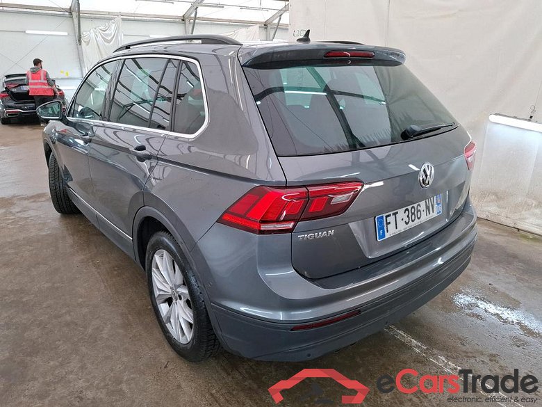 VOLKSWAGEN Tiguan / 2016 / 5P / SUV 2.0 TDI 150 DSG7 Confortline Business #2