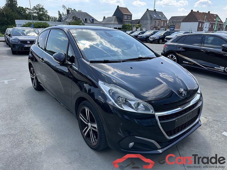 PEUGEOT 208 1.6 BlueHDi GT Line #2