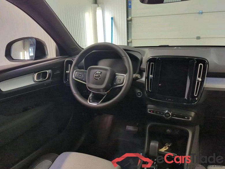 VOLVO XC40 1.5 T4 Plus Dark #3