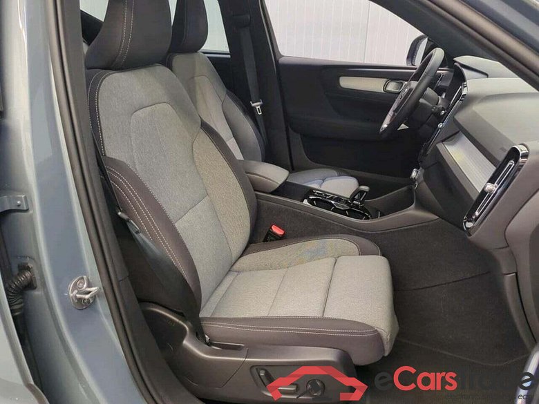 VOLVO XC40 1.5 T4 Plus Dark #6