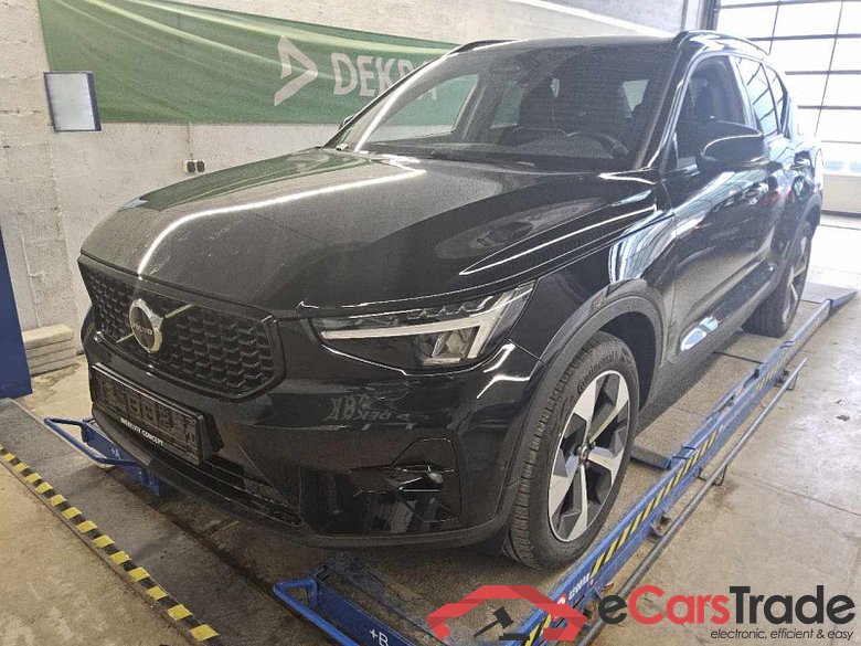 Volvo XC40 (2017->) DE - SUV5 B4 AWD EU6d, Ultimate Dark, (Facelift) 2022 - 2022 #1
