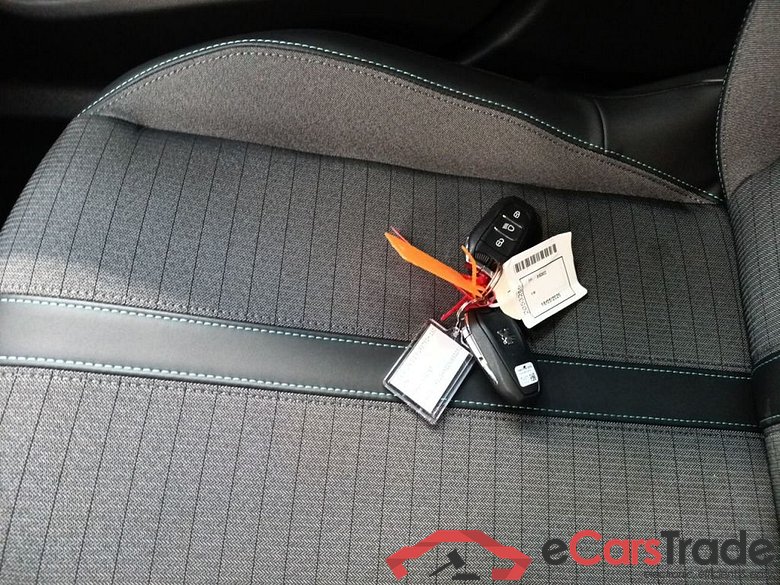 PEUGEOT 2008 - 2020 1.2 PureTech 130 Allure S&S (EU6.3) 5d #4