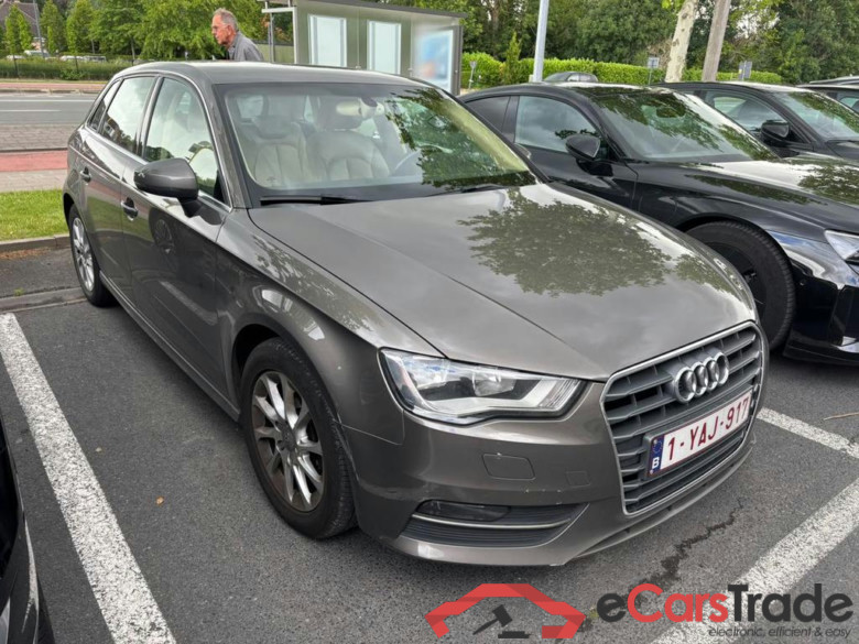 AUDI A3 Sportback Dsl A3 Sportback 1.6 TDi ultra Attraction #2