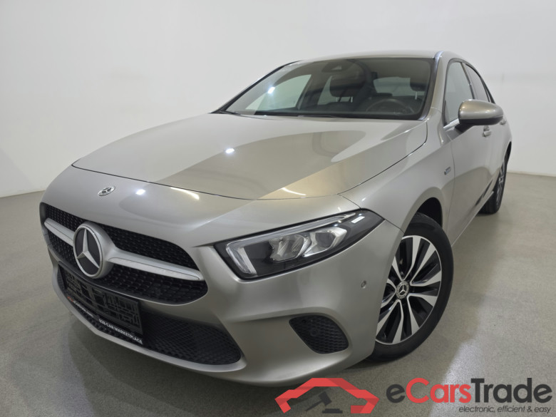Mercedes A 250e Plug-In Hybrid Aut. LED-Xenon Widescreen Navi 1/2 Sport-Leather KeylessGo Camera Klima PDC ...
