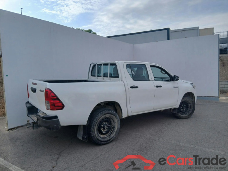 TOYOTA Hilux / 2020 / 4P / pickup 2.4 D-4D Cabina Doble GX #2