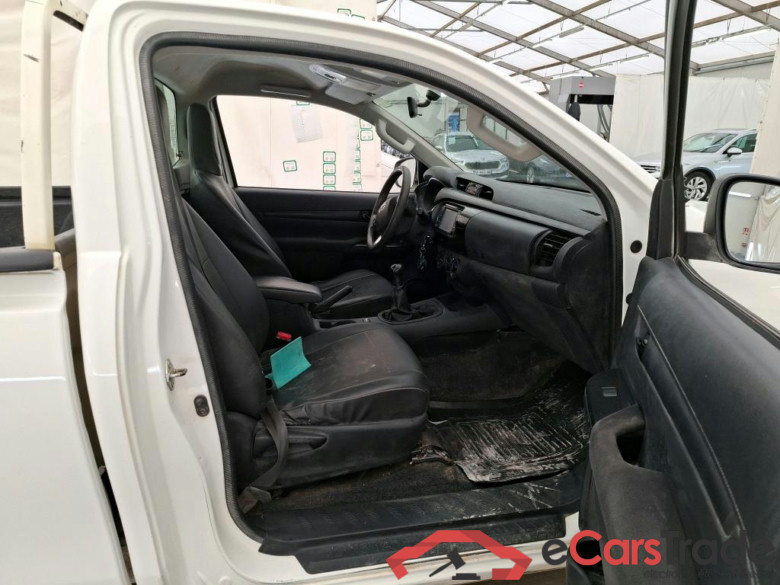 TOYOTA Hilux SC / 2020 / 2P / Pick-up 2.4 D-4D SIMPLE CAB LeCap 4WD #6