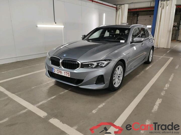 BMW 3 Reeks Touring 3 Reeks Touring 330e (215 kW) (PHEV) 215kW/292pk  5D/P Auto-8 - CO2 indicatief