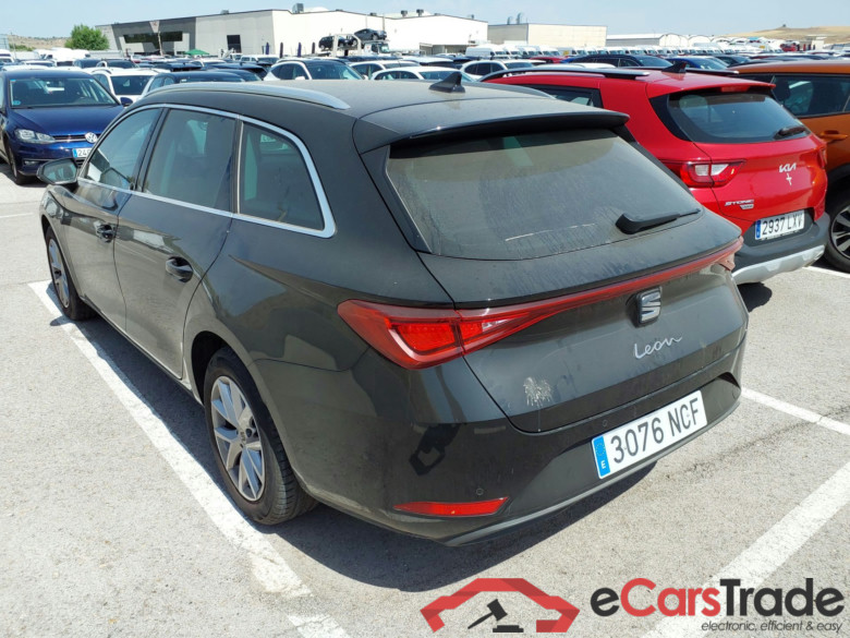 SEAT Leon 1.5 TSI 85 KW (115 CV) Style 25 Aniversario Manual Sport Tourer #2