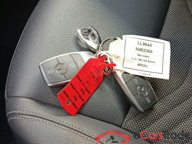 MERCEDES CLASSE CLA COUPE (C118) CLA 180 136hp Business Line 4d #4