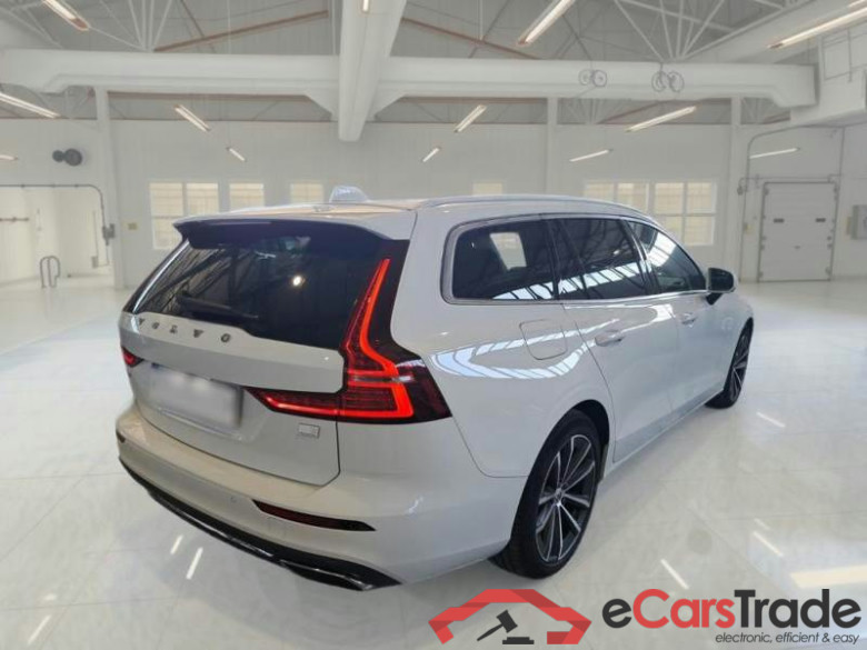 VOLVO V60 / 2019 / 5P / STATION WAGON T6 PLUG-IN AWD AUTOM.INSCR.EXPR. #2
