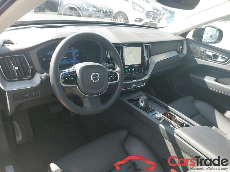 VOLVO XC60 / 2017 / 5P / todoterreno 2.0 T6 AWD Recharge Ultimate Dark Auto #3