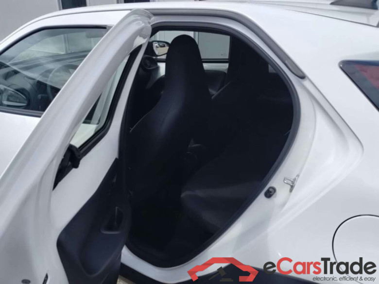 TOYOTA Aygo X 1.0 VVT-i MT Play #5