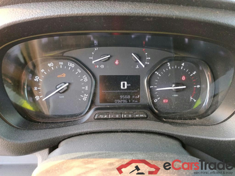 PEUGEOT Expert / 2016 / 4P / furgón Furgón Premium 1.5 BlueHDi 100 Standard (AC) #4