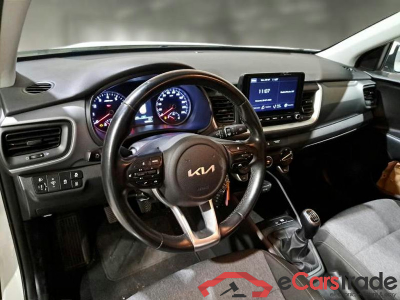 KIA Stonic / 2017 / 5P / SUV 1.0 T-GDI 74KW MHEV URBAN #3