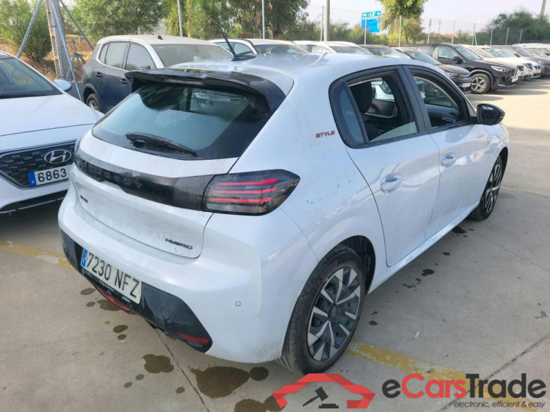PEUGEOT 208 / 2023 / 5P / berlina con portón Style HYBRID 110 eDCS6(SP) #2